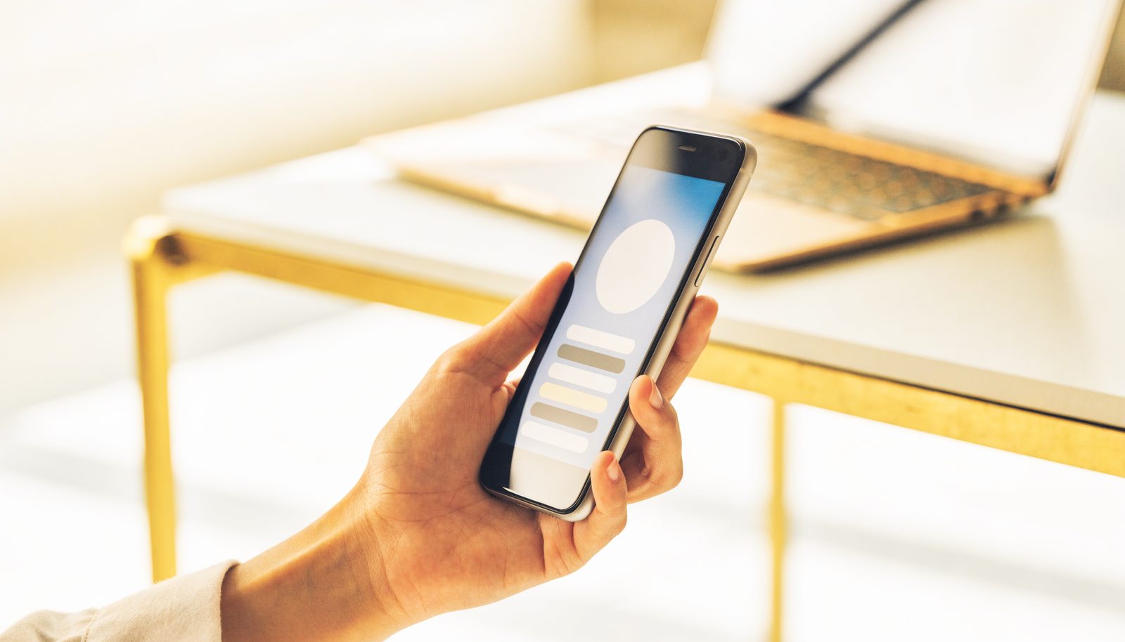 تطبيق جوال أم Web App